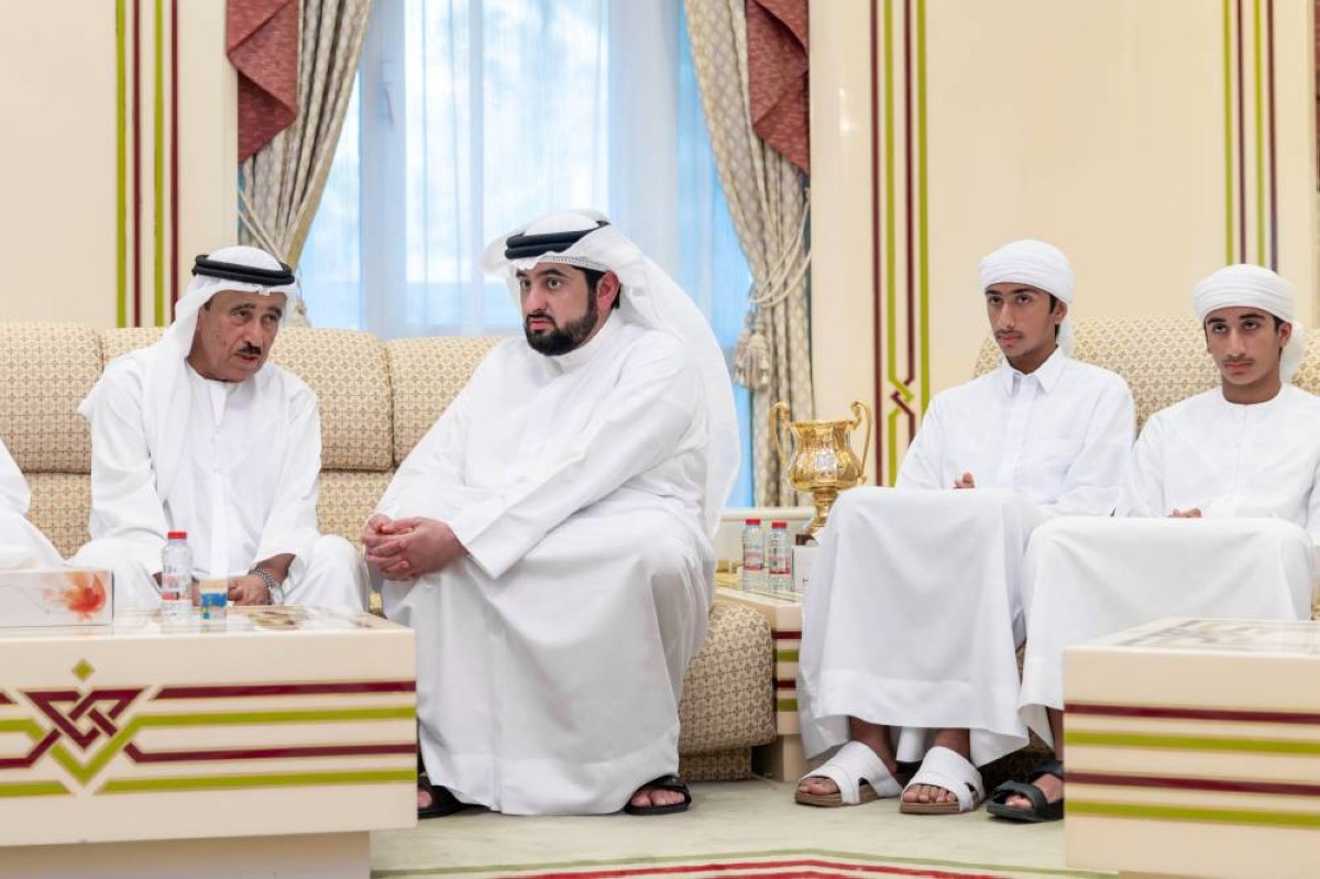 أحمد بن محمد يقدّم واجب العزاء في وفاة أسامة أحمد الشعفار