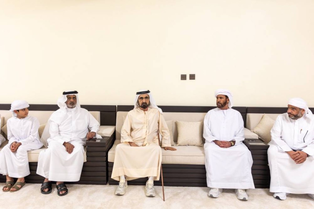 محمد بن راشد يقدّم واجب العزاء في وفاة سعيد المروشد