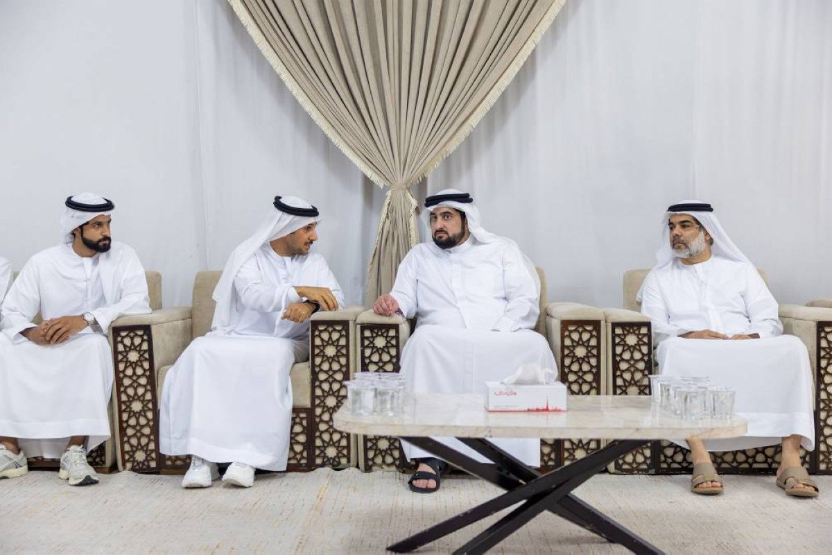 أحمد بن محمد يقدّم واجب العزاء في وفاة خديجة عبدالله الصايغ