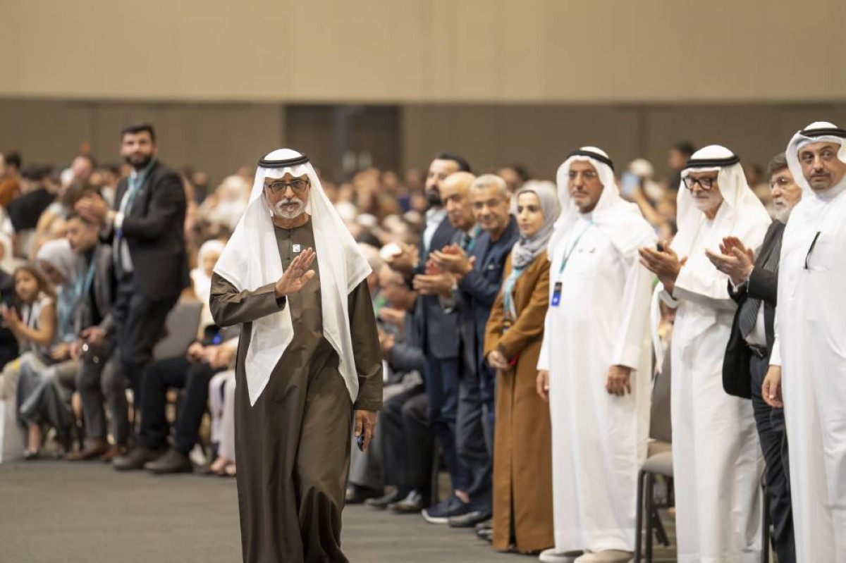 نهيان بن مبارك يشارك أبناء الجالية السورية الاحتفال بموروثهم الثقافي