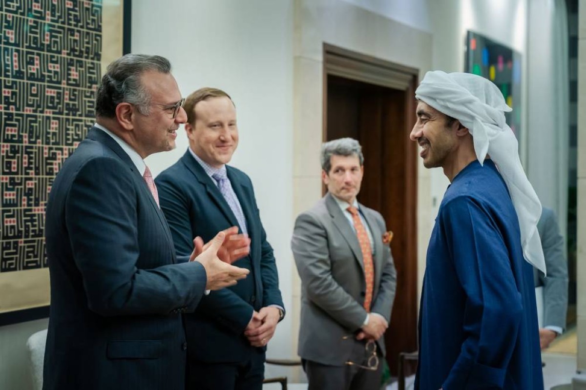 عبدالله بن زايد ومستشار الرئيس الأمريكي للشؤون الأفريقية والعربية يبحثان التطورات في السودان