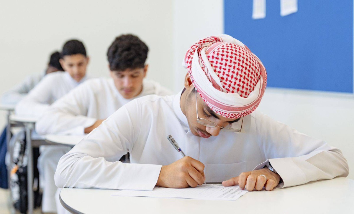 مدارس تشدد على شحن الحاسوب قبل دخول الاختبارات