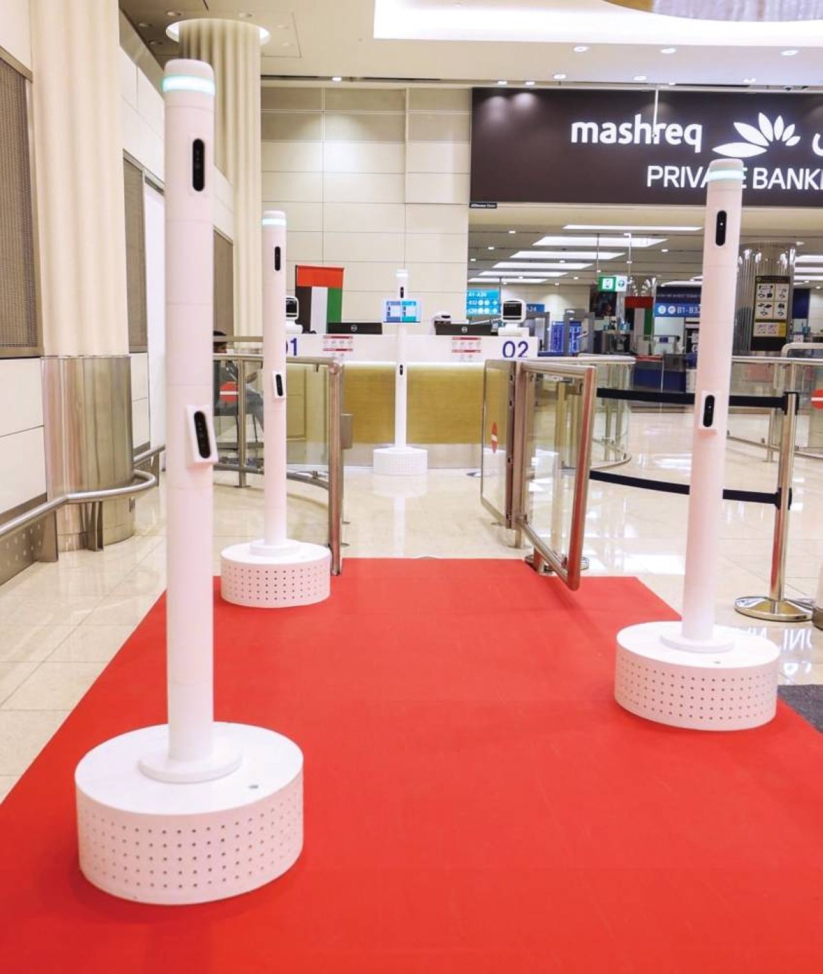 السجادة الحمراء تستقبل المسافرين في مطار دبي