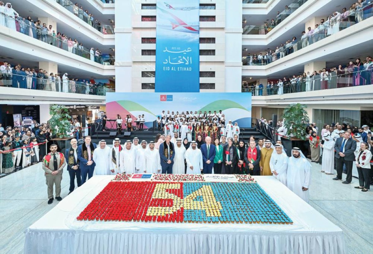 مجموعة الإمارات تحتفي بـ«عيد الاتحاد» على الأرض وفي الأجواء