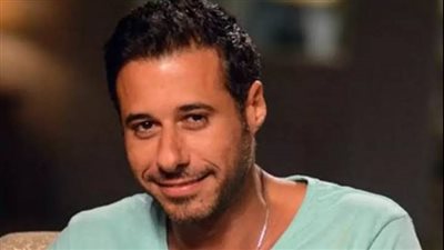 تحية للاعيبة الرجالة.. أحمد السعدني يحتفل بفوز الأهلي بكأس السوبر المصري