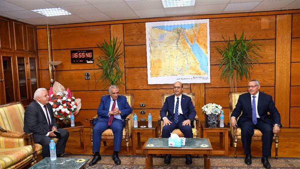 رئيس جامعة أسيوط يستقبل نائب مساعد وزير الخارجية لبحث تطوير التعاون المشترك