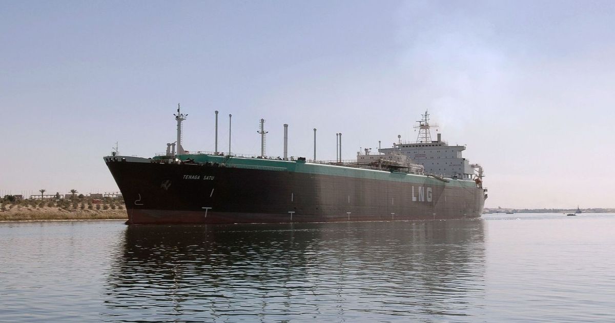 مصر تبدأ سداد 810 ملايين دولار قيمة واردات غاز مسال