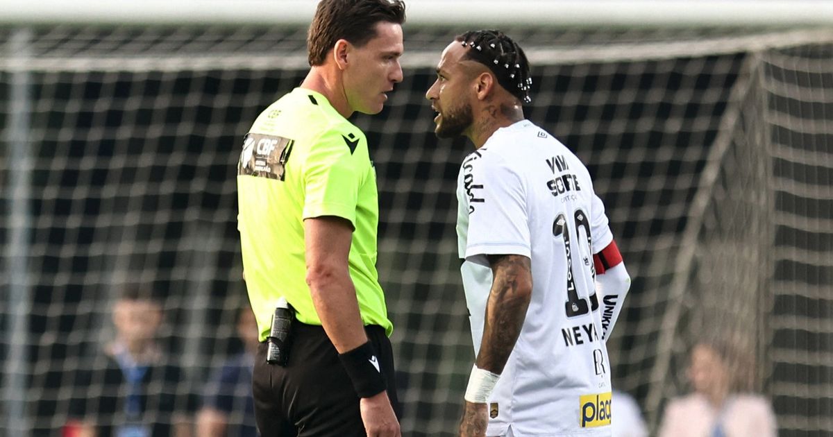 سانتوس يحذر نيمار وسط تكهنات بقرب انتقاله للعب بجوار ميسي