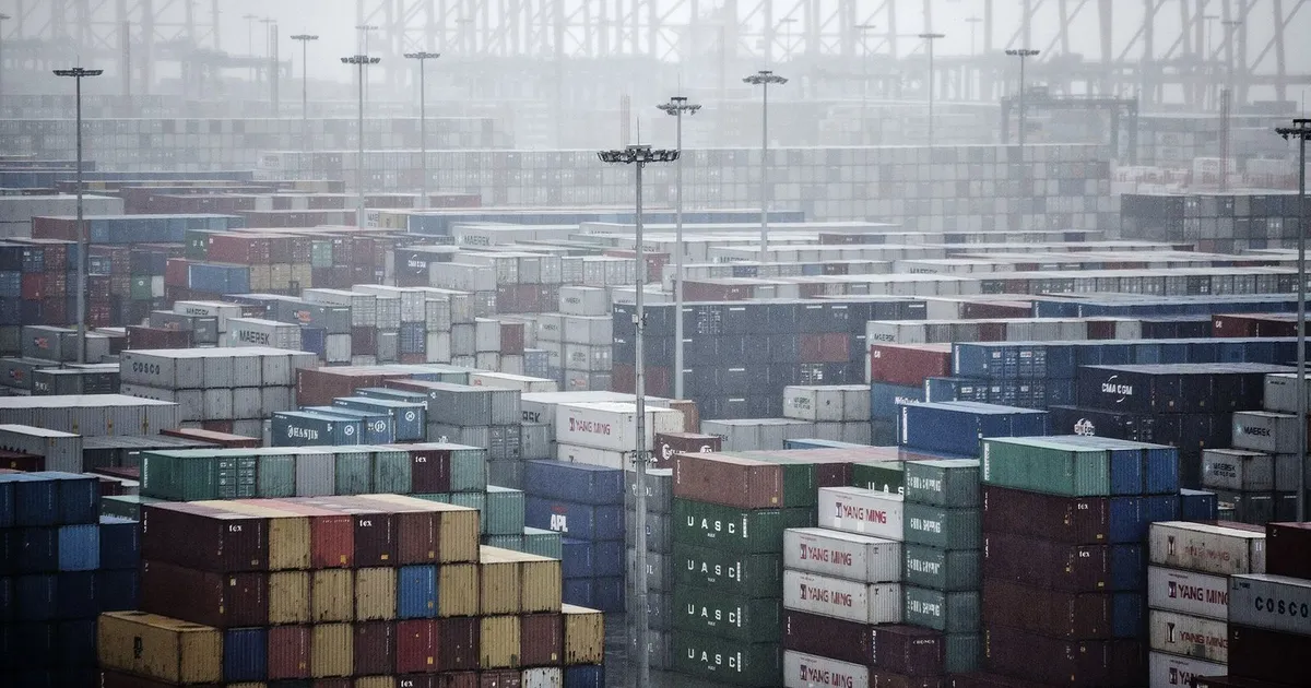 صادرات الصين تسجل أسوأ تراجع منذ فبراير وسط تأثير الرسوم