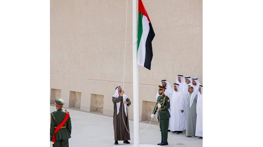 محمد بن زايد: أبناء الإمارات يجتمعون على حب الوطن والمسؤولية تجاه إعلاء رايته خفّاقة