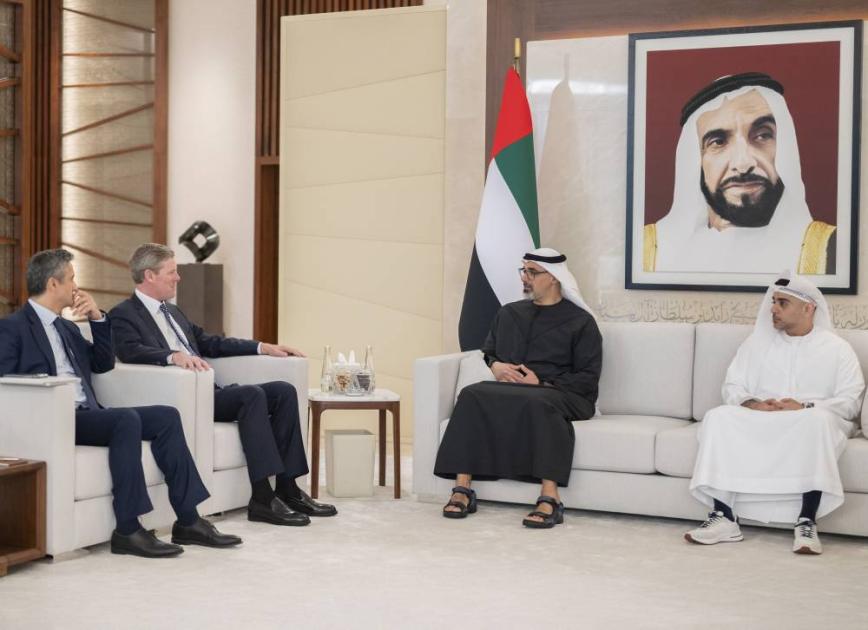 خالد بن محمد بن زايد يبحث مع الرئيس التنفيذي لـ «فيزا» التعاون في التكنولوجيا المالية