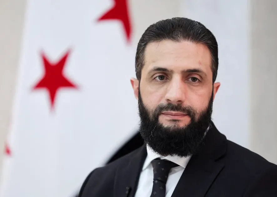 بريطانيا ترفع العقوبات عن الرئيس السوري أحمد الشرع