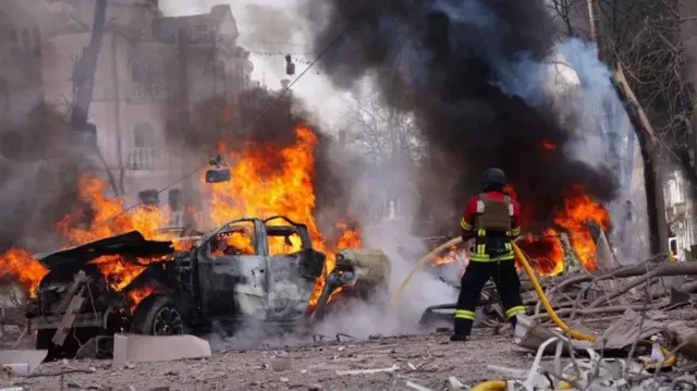 قصف روسي يدمر الطاقة في كييف.. وموسكو تصد 79 مسيرة