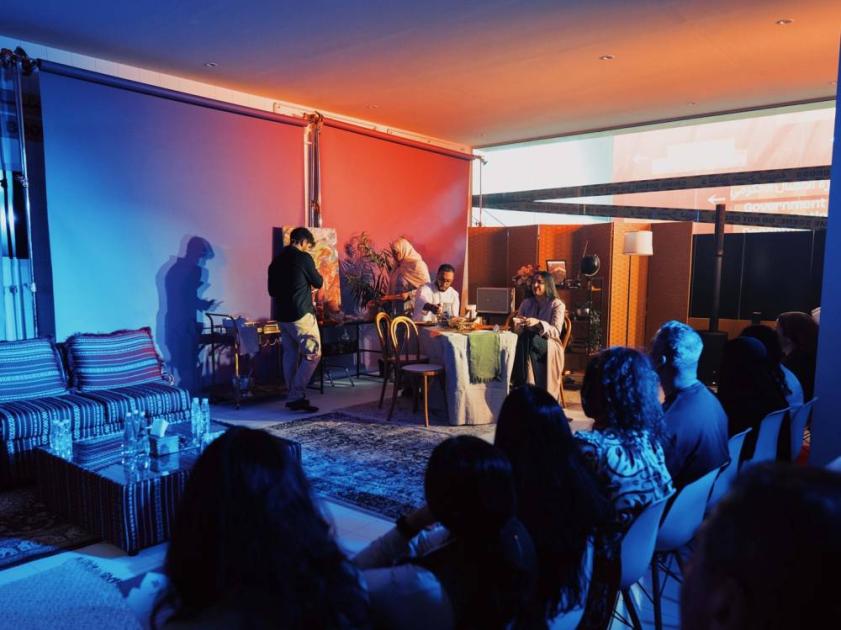 الجمهور يشارك في حل لغز «جريمة في المجلس»