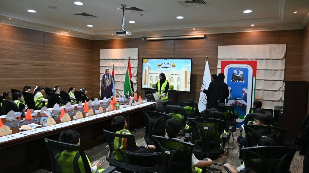 «أشغال الشارقة» تنفذ مـــــبادرة المهــــندس الصغـــير