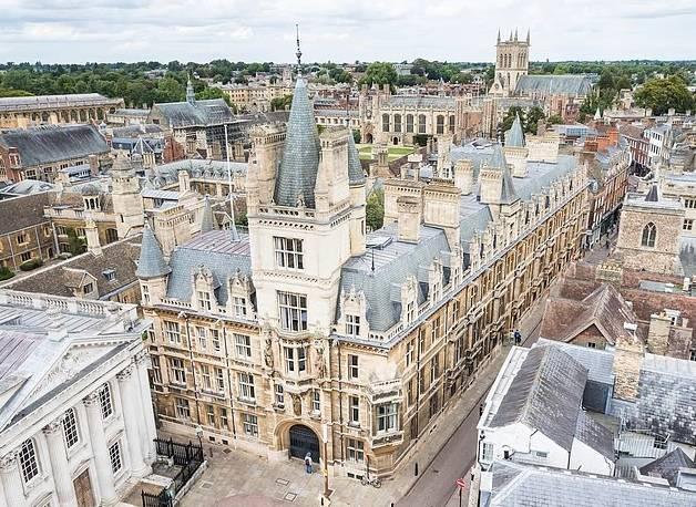 إعادة طبق إلى جامعة كامبريدج بعد 117 سنة