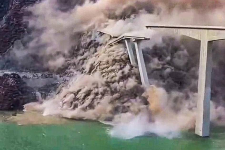 انهيار جسر في الصين.. فيديو يوثق لحظات الرعب