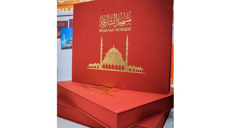 «مسجد الشارقة» كتاب يحكي قصة أيقونة العمارة الإسلامية في الإمارة