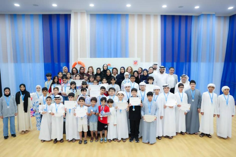 «أطفال الشارقة» تحتفي بخريجي «المسبح الاحترافي»