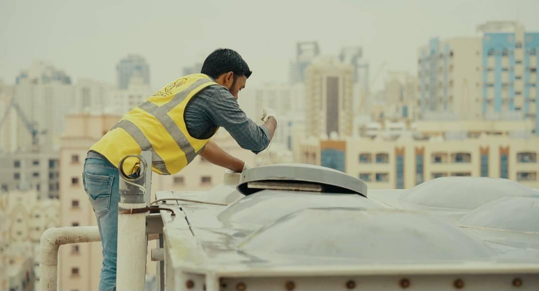 «كهرباء الشارقة» تفحص 283 خزاناً في المباني والمساجد