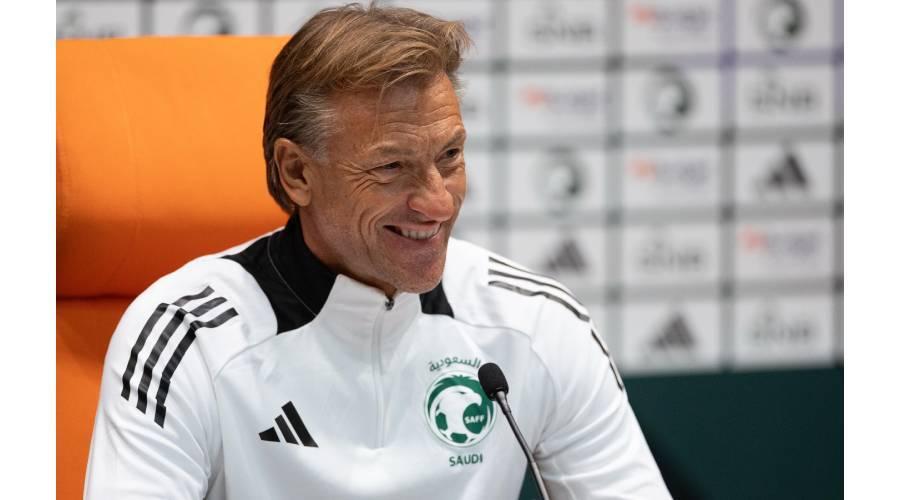 رينارد يعادل رقم الجوهر.. وسالم الدوسري يدخل نادي الـ100