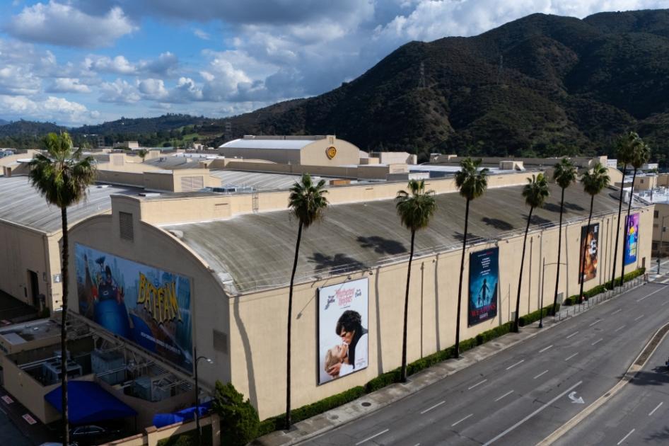 وارنر براذرز ديسكفري تتوقع رفع عرض باراماونت إلى 74.3 مليار دولار