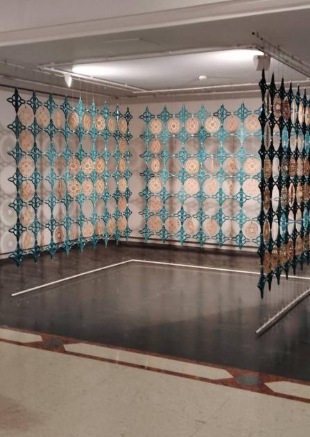 تركيبات بصرية تخاطب المشاهد بلغة حالمة