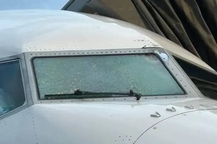 منطاد يصطدم بطائرة على ارتفاع 36 ألف قدم