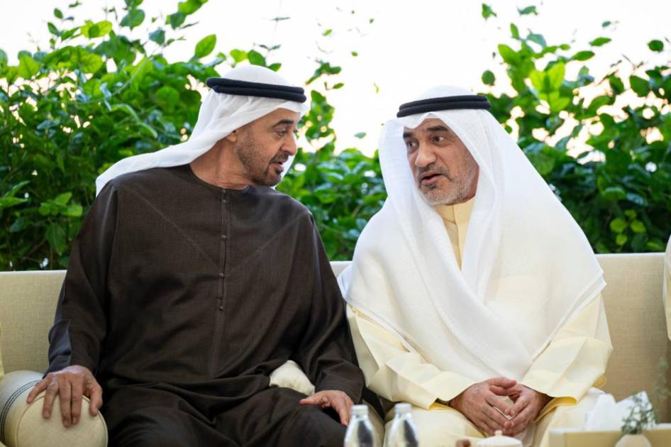 محمد بن زايد ووزير الداخلية الكويتي يبحثان تطوير العمل المشترك (فيديو)