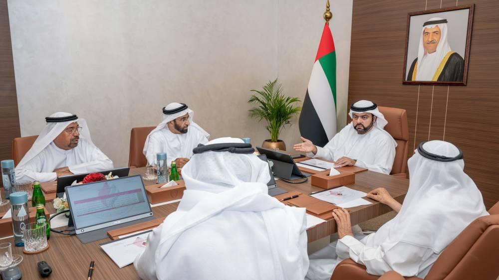 مؤسسة حمد بن محمد الإنسانية تستعرض المشاريع التطويرية