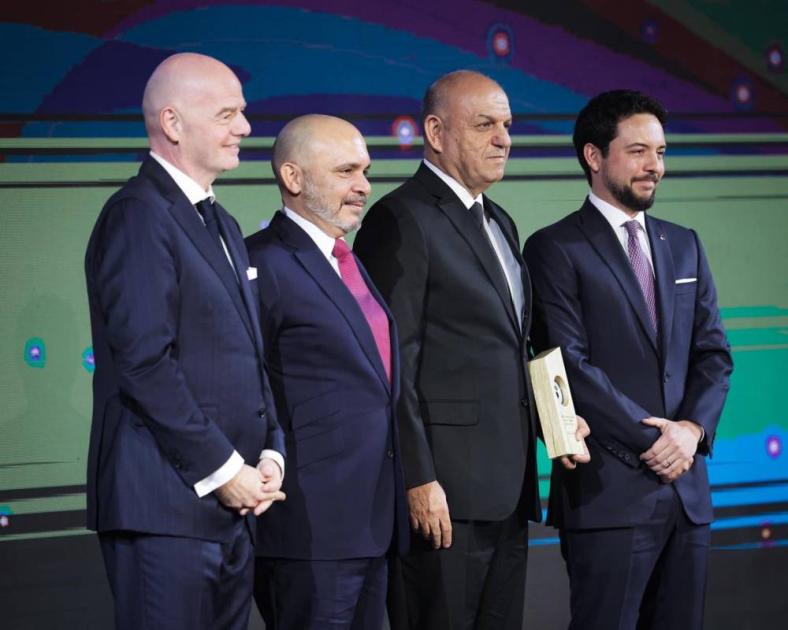 تكريم أردني للمدرب العراقي عدنان حمد لخدماته مع «النشامى»