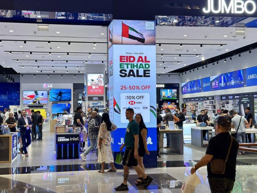 زحام وإقبال غير مسبوق على مراكز التسوق في دبي