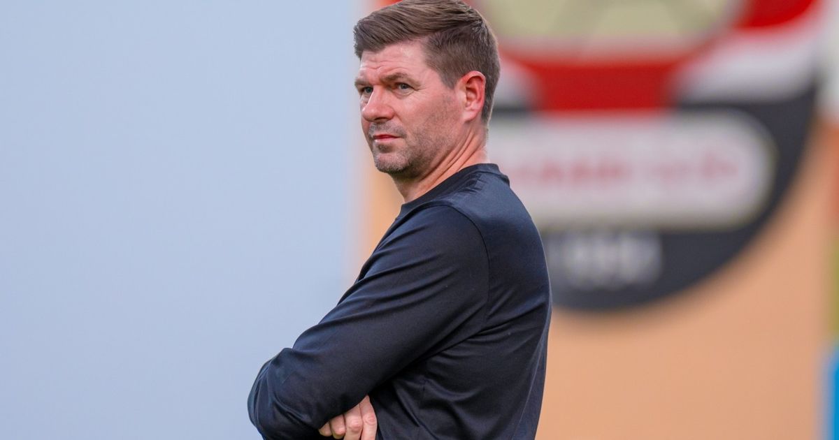 جيرارد: تراجع ليفربول لا يشكل “أزمة” وسلوت يحتاج إلى حلول