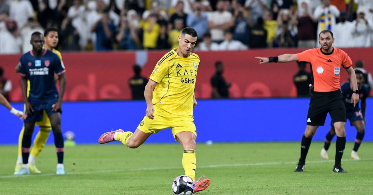 إنفانتينو لا يستطيع إقناع مسؤول الفيحاء بصحة ركلة جزاء النصر