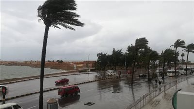 تقلبات مفاجئة وأمطار رعدية.. الأرصاد الجوية تحذر المواطنين من طقس الساعات القادمة