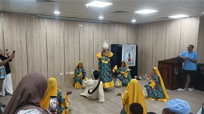 «قنا للفنون» يرسم البهجة ويزرع الأمل في قلوب أطفال مركز أورام قنا