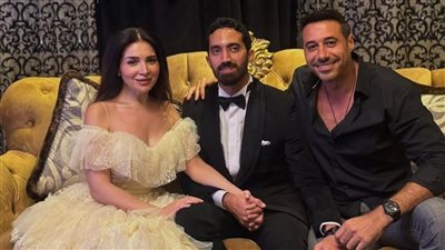أنتيمي وأخويا.. لماذا لفت حضور أحمد السعدني الأنظار في عقد قران مي عز الدين؟