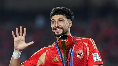 “أهلا وسهلاً”.. أحمد شوبير يعلق على فرصة عودة وسام أبو على للنادي الأهلي