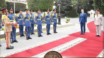 القائد العام للقوات المسلحة وزير الدفاع والإنتاج الحربى يلتقى وزير الدفاع الرومانى