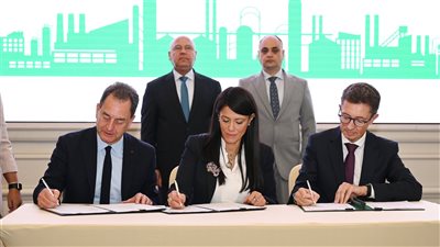 وزير الصناعة والنقل يستعرض خطة التحرك العاجلة لخفض الانبعاثات الكربونية بالصناعة المصرية