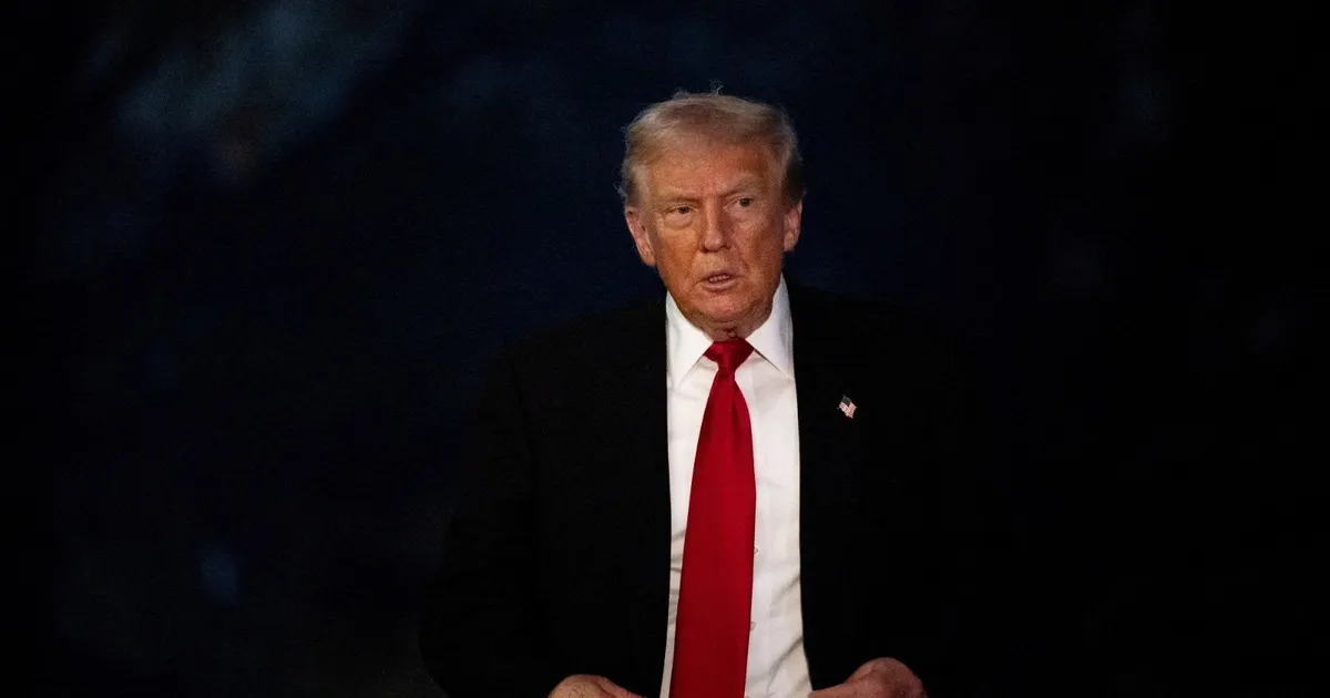 ترمب يهدد بفصل مراقبي الحركة الجوية