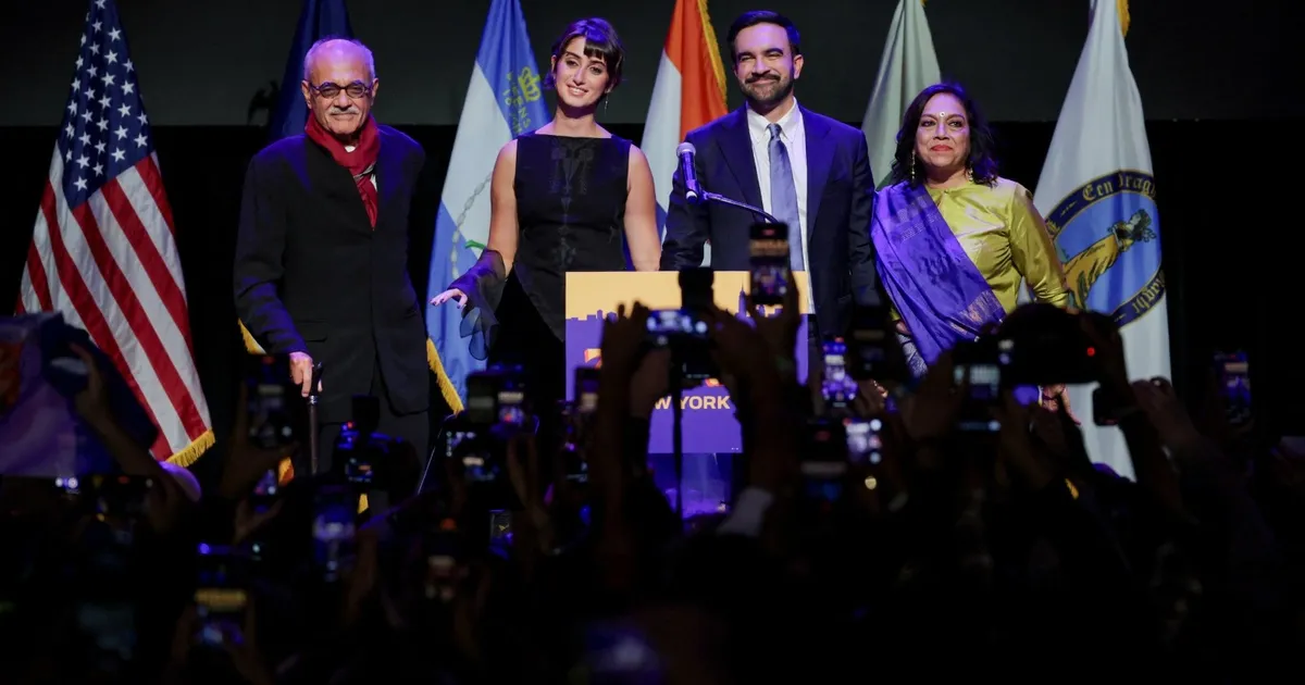 ممداني يتعهّد بمواجهة ترمب ويقول لأنصاره بالعربية: أنا منكم