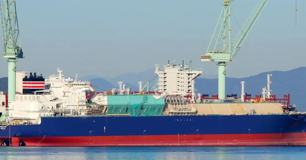 شحنة غاز روسية خاضعة للعقوبات تتجه صوب قناة السويس