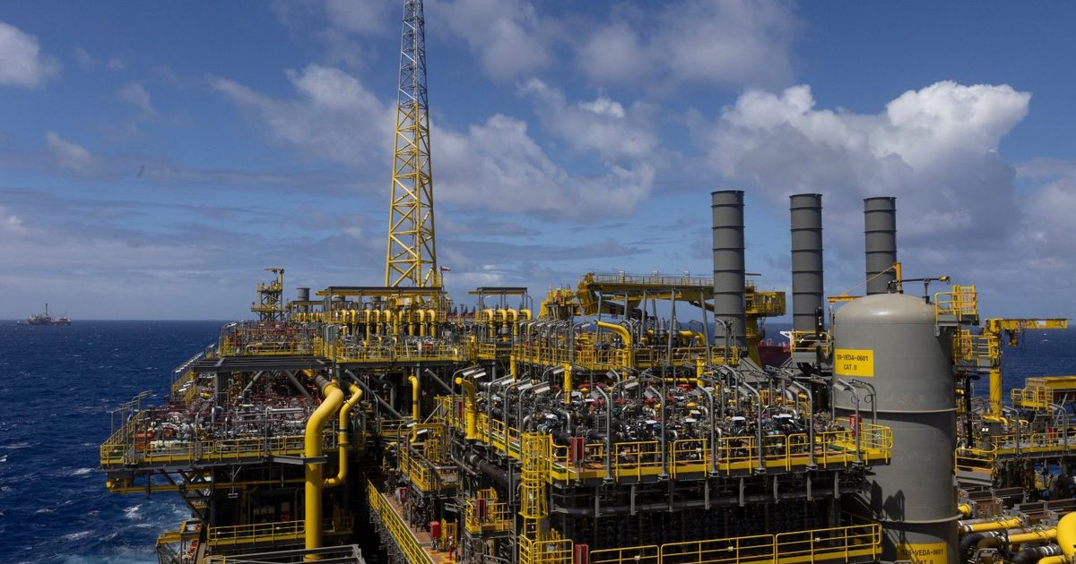 البرازيل تسرّع إنتاج أكبر حقولها وتعمق تخمة المعروض عالمياً