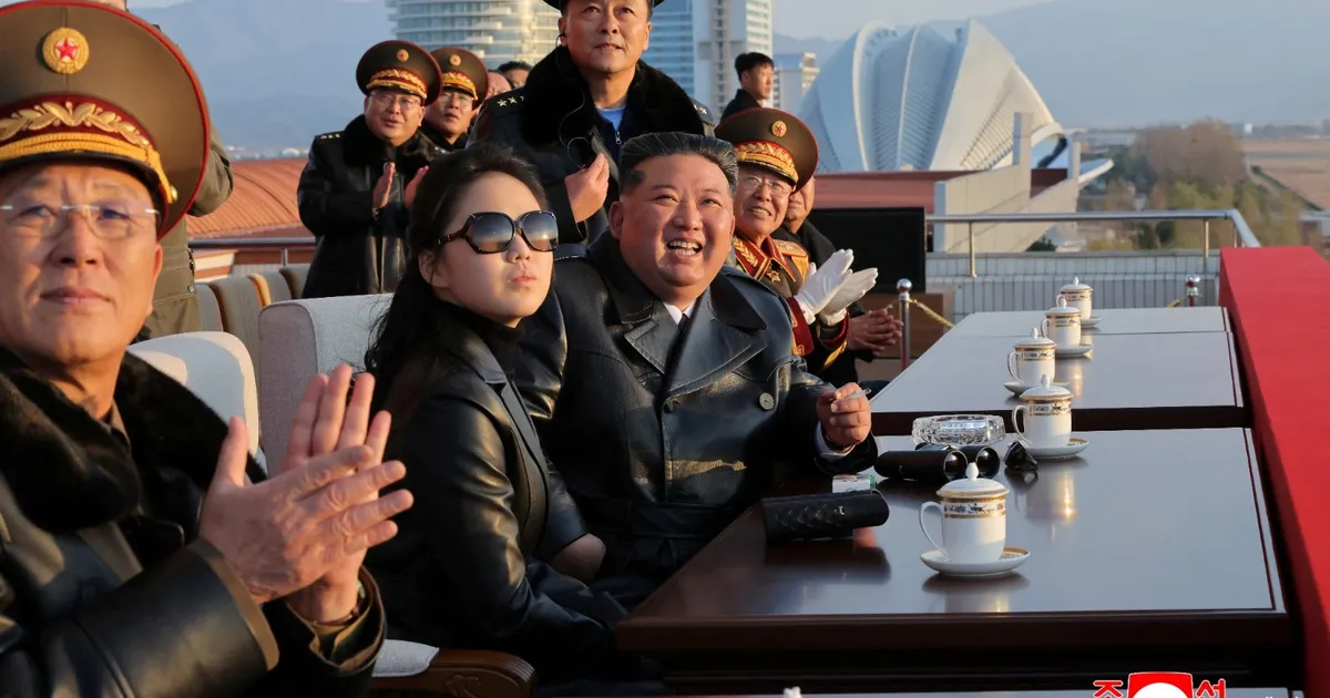 كيم جونج أون يشدد على دور القوات الجوية في الردع النووي