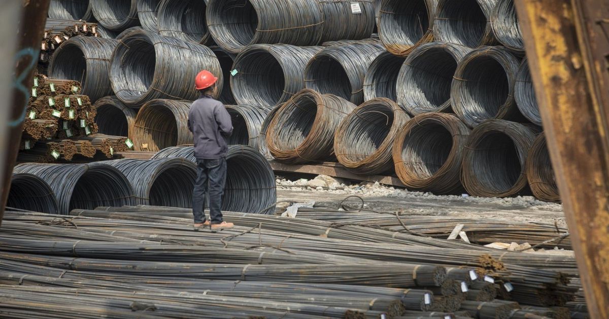 سعر طن الحديد يتراجع مع ضعف طلب الصين وتقلص أرباح المصانع