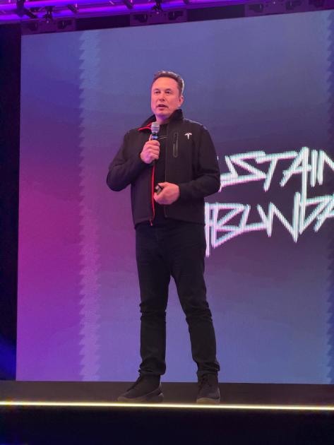 مساهمو تيسلا يراهنون على إيلون ماسك ويقرّون المكافأة التريليونية