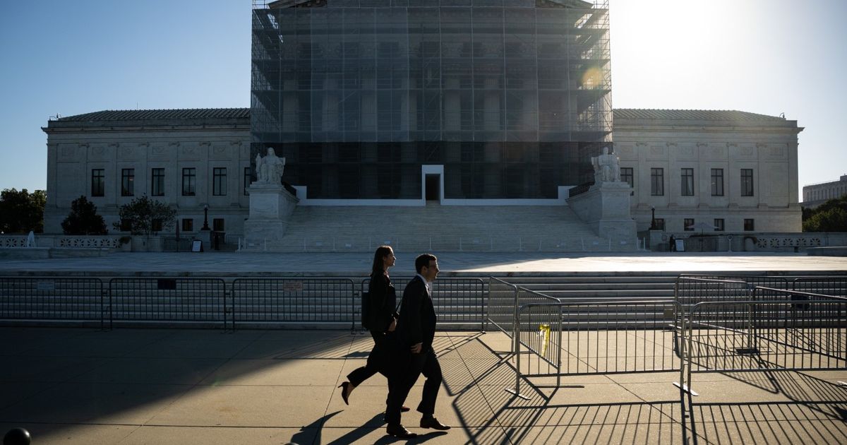 المحكمة العليا تبت في قدرة ترمب على زعزعة الاقتصاد العالمي