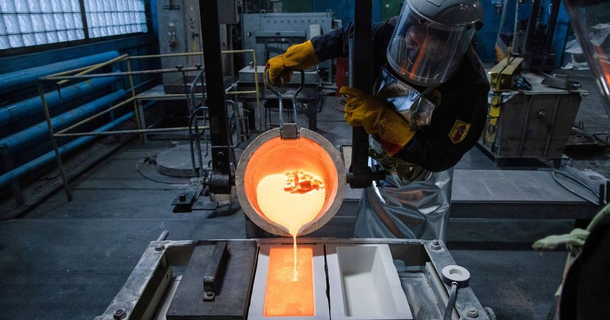 تراجع مخزون الفضة في الصين يضع السوق المشتعلة على حافة خطر جديد