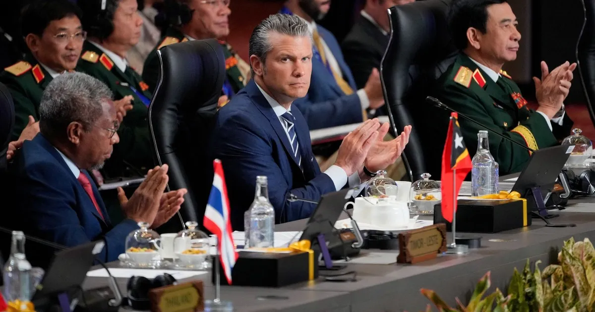 هيجسيث يدعو لمواجهة عدوان بكين بعد يوم من لقاء نظيره الصيني